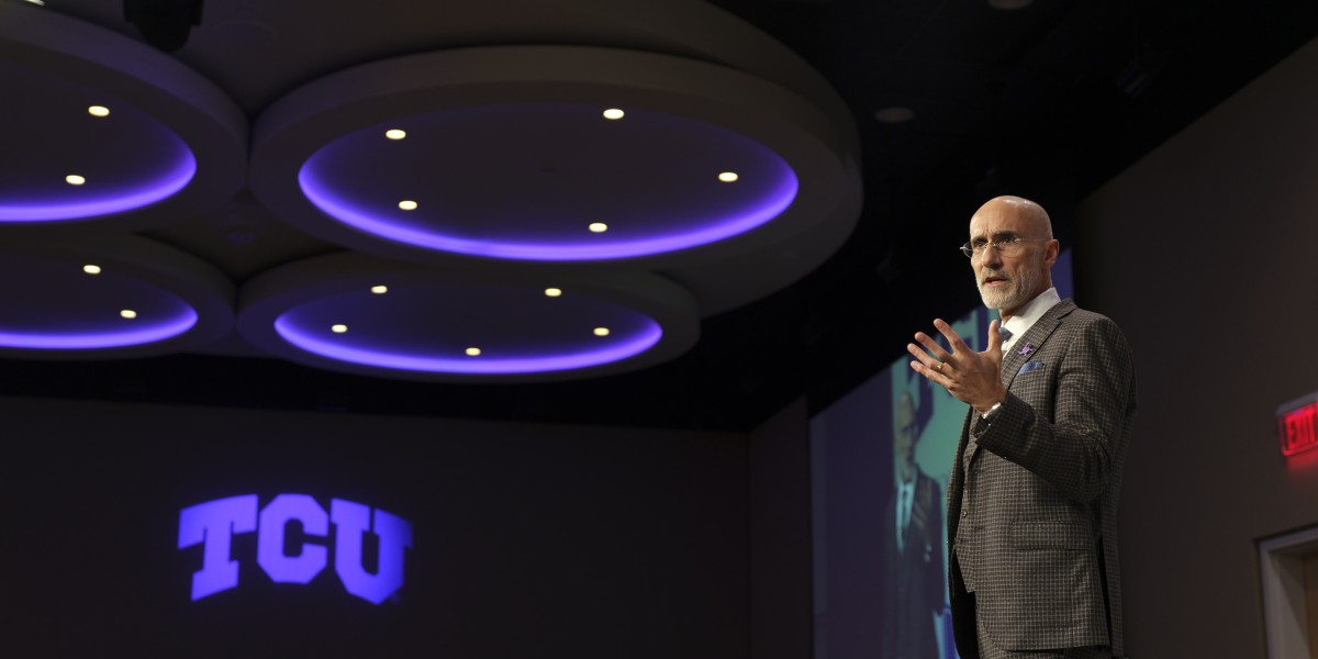Arthur C. Brooks on the Fogelson Honors Forum Stage