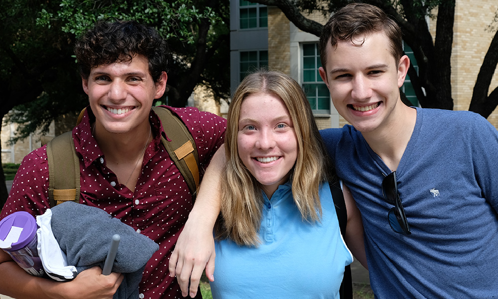 3 Honors students arm in arm