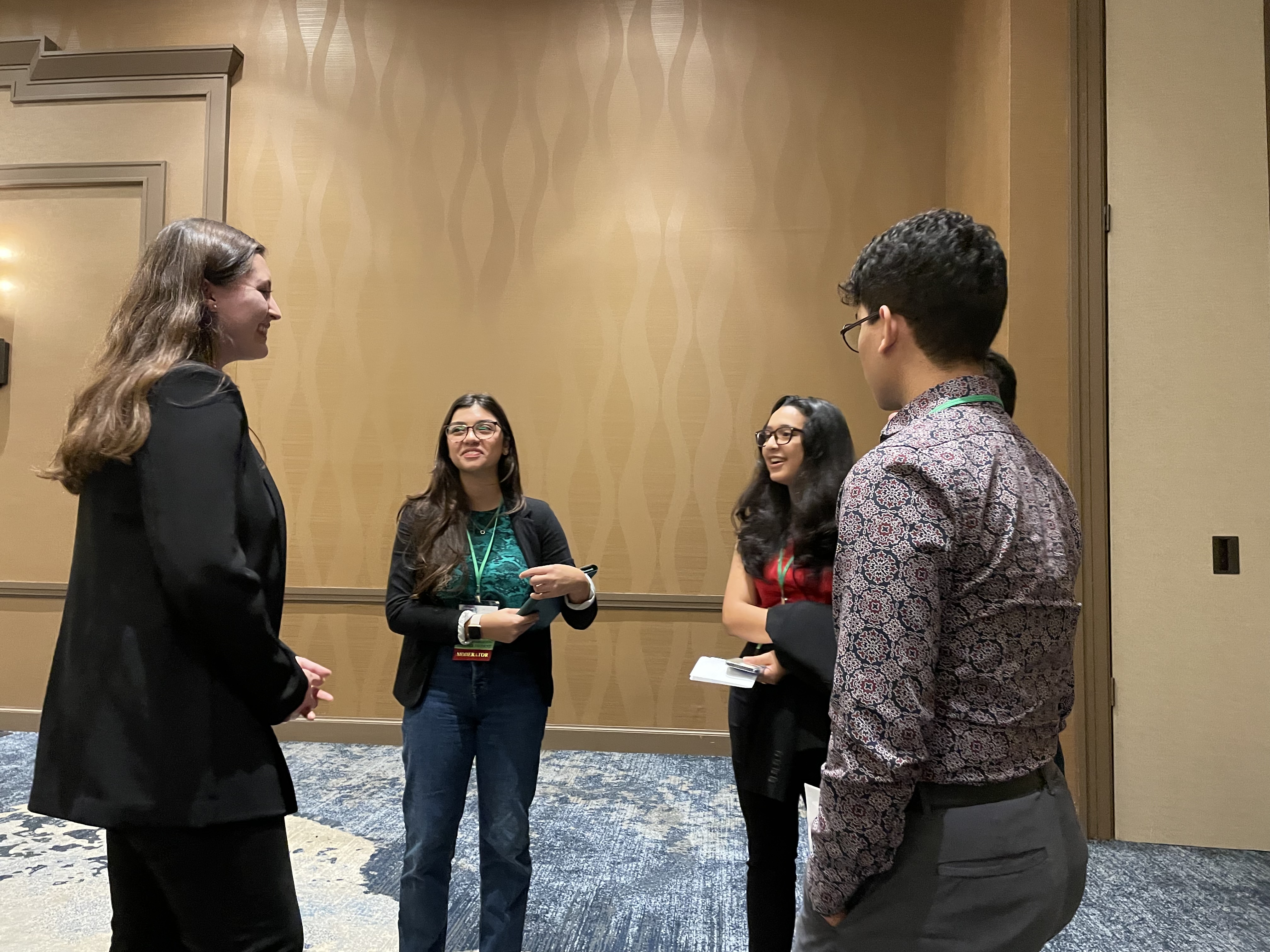 Victoria Saucedo ’22 connecting with Honors students from other universities