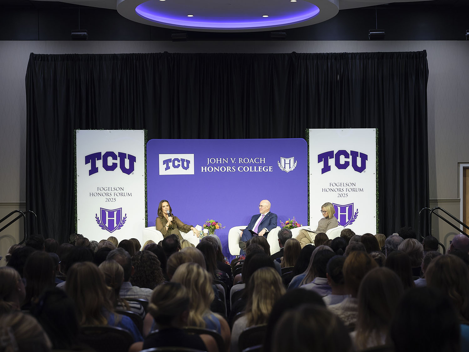 Kendra Scott on the Fogelson stage with Dr. Ron Pitcock and Dr. Hettie Richardson