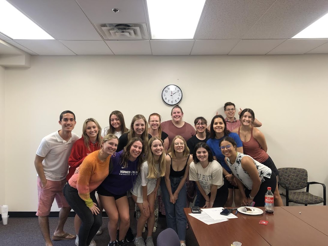 Roxy (second row, fourth from left) with the other students in the FACEs Lab